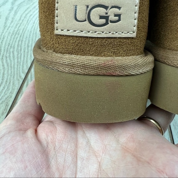 UGG Classic II Genuine Shearling Lined Short Boot US5 Chestnut Suede $170 - Picture 9 of 11